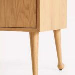 vitrinli büfe dolabı, cam kapaklı ahşap vitrin, meşe kaplama kitaplık, zarif detaylı camlı dolap, üstü vitrin altı dolap tasarımı, Albin koleksiyon büfe, doğal ahşap yüzeyli vitrin, modern klasik depolama mobilyası, dekoratif iç mekan dolabı, iç mimari uyumlu vitrinli dolap, yüksek ayaklı modern büfe, ısmarlama mobilya çözümü, özel üretim meşe dolap, ölçüye özel vitrin tasarımı, Talent Design vitrin modeli, fonksiyonel ve estetik vitrin, iç mekâna uyumlu doğal kitaplık, camlı ahşap saklama dolabı, modern vintage büfe önerisi