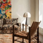 talent design, arla koltuk, masif ahşap koltuk, hakiki deri koltuk, minimal koltuk tasarımı, modern country koltuk, rustik tasarım koltuk, doğal ağaç gövdeli koltuk, ceviz iskeletli koltuk, el işçiliği koltuk, iç mekan koltuk önerisi, oturma odası için deri koltuk, retro-modern koltuk, country tarz dekorasyon koltuğu, çift kişilik koltuk, rahat oturumlu salon koltuğu, bohem rustik koltuk