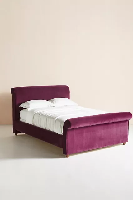 mor kadife yatak, kadife karyola, lüks yatak, klasik yatak, retro yatak, döşemeli karyola, modern yatak, kapitoneli yatak, mor kadife karyola modeli, İngiliz tarzı döşemeli yatak, retro görünümlü modern yatak, kadife kumaş kaplı yatak, estetik yatak önerisi, dekoratif karyola çeşitleri, küçük odalar için şık yatak, iç mekân uyumlu klasik karyola, mor renk yatak başlığı modeli, salon havasında yatak odası tasarımı, Talent Design mor yatak, Talent Design kadife döşemeli yatak, Brisa karyola modeli, bohem tarz mor karyola, modern klasik yatak tasarımı, lüks yatak odası takımları, iç mimari yatak önerisi, dekoratif yatak başlığı, zarif yatak modelleri, retro modern yatak dekorasyonu, kadife yatak modelleri 2025