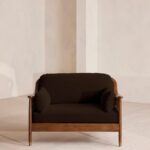 talent design, bruna love seat, hasır kollu koltuk, masif ceviz iskelet, retro dönem tasarımı, kahverengi kadife koltuk, bohem tarz ikili koltuk, kompakt salon koltuğu, doğal ahşap detaylı koltuk, rustik modern oturma grubu, iç mekan mobilya önerisi, küçük alanlar için şık koltuk, vintage tarz kanepe, ceviz ağacı kolçaklı koltuk