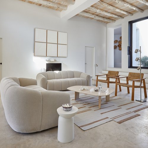 talent design, bruna love seat, hasır kollu koltuk, masif ceviz iskelet, retro dönem tasarımı, kahverengi kadife koltuk, bohem tarz ikili koltuk, kompakt salon koltuğu, doğal ahşap detaylı koltuk, rustik modern oturma grubu, iç mekan mobilya önerisi, küçük alanlar için şık koltuk, vintage tarz kanepe, ceviz ağacı kolçaklı koltuk