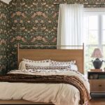 talent design, modern meşe karyola, pirinç detaylı yatak başlığı, askılı başlıklı ahşap karyola, doğal tonlarda sade yatak tasarımı, çağdaş çizgili meşe yatak, minimal ve zarif karyola modeli, doğal masif ahşap yatak çerçevesi, şık başlık detaylı modern yatak, iç mekan için sade ve şık karyola, temiz formlu tasarım yatak, yatak odası için fonksiyonel modern mobilya, yıkanabilir başlıklı karyola önerisi