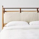 talent design, modern meşe karyola, pirinç detaylı yatak başlığı, askılı başlıklı ahşap karyola, doğal tonlarda sade yatak tasarımı, çağdaş çizgili meşe yatak, minimal ve zarif karyola modeli, doğal masif ahşap yatak çerçevesi, şık başlık detaylı modern yatak, iç mekan için sade ve şık karyola, temiz formlu tasarım yatak, yatak odası için fonksiyonel modern mobilya, yıkanabilir başlıklı karyola önerisi