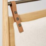 talent design, modern meşe karyola, pirinç detaylı yatak başlığı, askılı başlıklı ahşap karyola, doğal tonlarda sade yatak tasarımı, çağdaş çizgili meşe yatak, minimal ve zarif karyola modeli, doğal masif ahşap yatak çerçevesi, şık başlık detaylı modern yatak, iç mekan için sade ve şık karyola, temiz formlu tasarım yatak, yatak odası için fonksiyonel modern mobilya, yıkanabilir başlıklı karyola önerisi