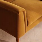 hardal rengi koltuk, kadife döşemeli koltuk, modern bohem koltuk, minimal tarz koltuk, rahat oturumlu kadife koltuk, iç mekân için canlı renkli koltuk, çağdaş çizgili koltuk, yumuşak dokulu koltuk, tasarım detaylı kadife koltuk, özel üretim renkli koltuk, özel ölçü modern koltuk, sipariş kadife koltuk, ısmarlama tasarım koltuk, Talent Design koltuk, retro-modern koltuk modeli, sıcak tonlu salon koltuğu, şık ve sade tasarım koltuk