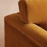 hardal rengi koltuk, kadife döşemeli koltuk, modern bohem koltuk, minimal tarz koltuk, rahat oturumlu kadife koltuk, iç mekân için canlı renkli koltuk, çağdaş çizgili koltuk, yumuşak dokulu koltuk, tasarım detaylı kadife koltuk, özel üretim renkli koltuk, özel ölçü modern koltuk, sipariş kadife koltuk, ısmarlama tasarım koltuk, Talent Design koltuk, retro-modern koltuk modeli, sıcak tonlu salon koltuğu, şık ve sade tasarım koltuk
