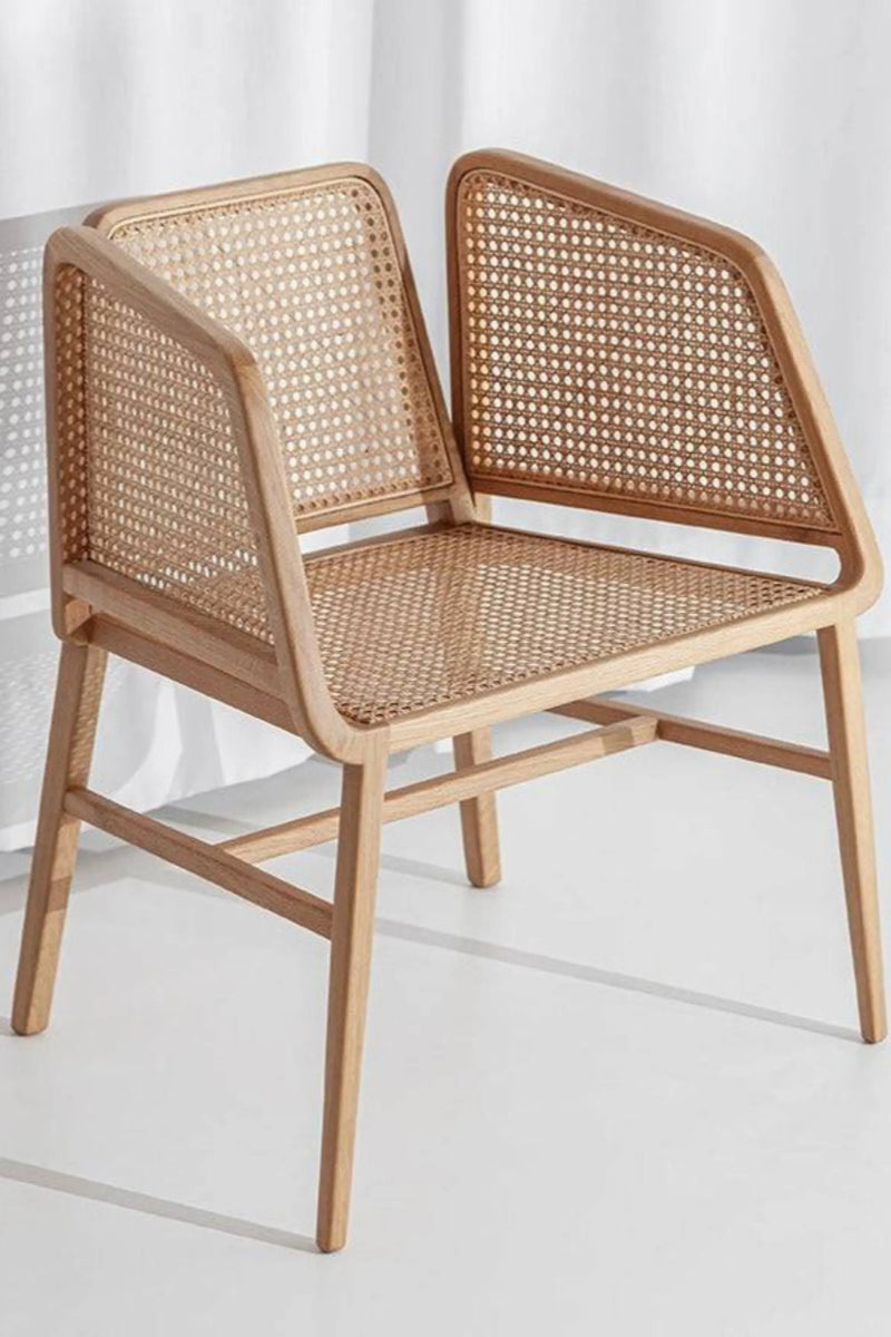 hasır sırtlı sandalye, rattan kolçaklı sandalye, meşe iskeletli sandalye, doğal dokulu sandalye, kolçaklı yemek sandalyesi, bohem stil sandalye, iç mekân için şık sandalye, modern rattan sandalye, el yapımı ahşap sandalye, özel üretim sandalye, özel ölçü kolçaklı sandalye, sipariş mobilya üretimi, ısmarlama sandalye tasarımı, Talent Design sandalye, rustik modern sandalye, sıcak tonlu doğal sandalye, meşe ve rattan uyumlu sandalye, çağdaş çizgili oturma sandalyesi