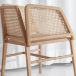 hasır sırtlı sandalye, rattan kolçaklı sandalye, meşe iskeletli sandalye, doğal dokulu sandalye, kolçaklı yemek sandalyesi, bohem stil sandalye, iç mekân için şık sandalye, modern rattan sandalye, el yapımı ahşap sandalye, özel üretim sandalye, özel ölçü kolçaklı sandalye, sipariş mobilya üretimi, ısmarlama sandalye tasarımı, Talent Design sandalye, rustik modern sandalye, sıcak tonlu doğal sandalye, meşe ve rattan uyumlu sandalye, çağdaş çizgili oturma sandalyesi