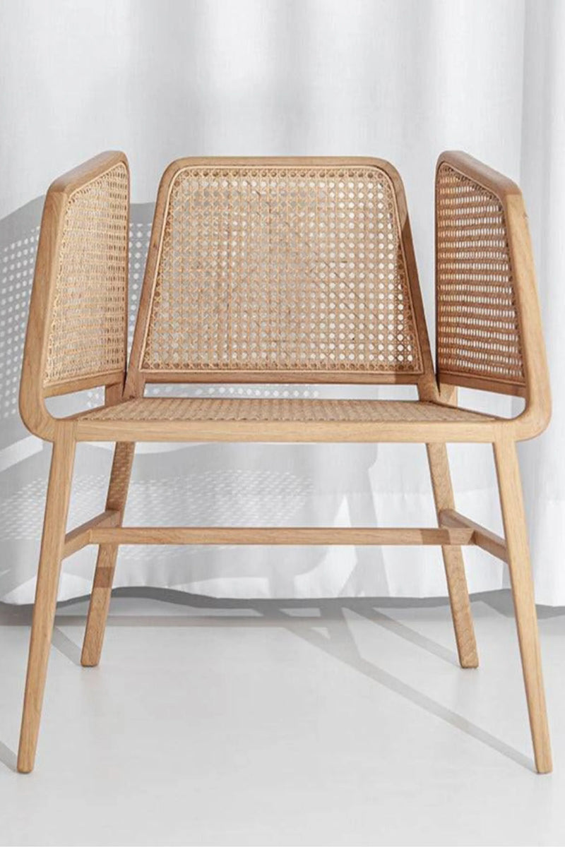hasır sırtlı sandalye, rattan kolçaklı sandalye, meşe iskeletli sandalye, doğal dokulu sandalye, kolçaklı yemek sandalyesi, bohem stil sandalye, iç mekân için şık sandalye, modern rattan sandalye, el yapımı ahşap sandalye, özel üretim sandalye, özel ölçü kolçaklı sandalye, sipariş mobilya üretimi, ısmarlama sandalye tasarımı, Talent Design sandalye, rustik modern sandalye, sıcak tonlu doğal sandalye, meşe ve rattan uyumlu sandalye, çağdaş çizgili oturma sandalyesi