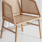 hasır sırtlı sandalye, rattan kolçaklı sandalye, meşe iskeletli sandalye, doğal dokulu sandalye, kolçaklı yemek sandalyesi, bohem stil sandalye, iç mekân için şık sandalye, modern rattan sandalye, el yapımı ahşap sandalye, özel üretim sandalye, özel ölçü kolçaklı sandalye, sipariş mobilya üretimi, ısmarlama sandalye tasarımı, Talent Design sandalye, rustik modern sandalye, sıcak tonlu doğal sandalye, meşe ve rattan uyumlu sandalye, çağdaş çizgili oturma sandalyesi