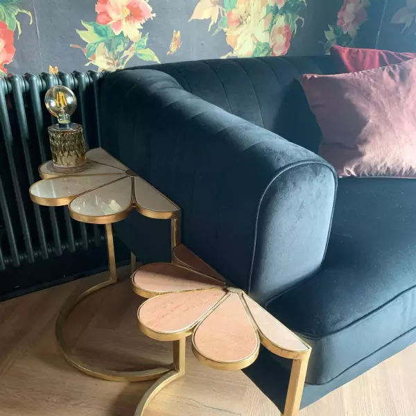 Talent Design, zigon sehpa, çiçek formlu sehpa, metal sehpa, pirinç detaylı sehpa, modern sehpa, dekoratif yan sehpa, elora sehpa, oturma odası sehpası, lüks sehpa tasarımı, estetik sehpa modeli, iç mekan dekorasyon, altın renk sehpa, zarif sehpa takımı