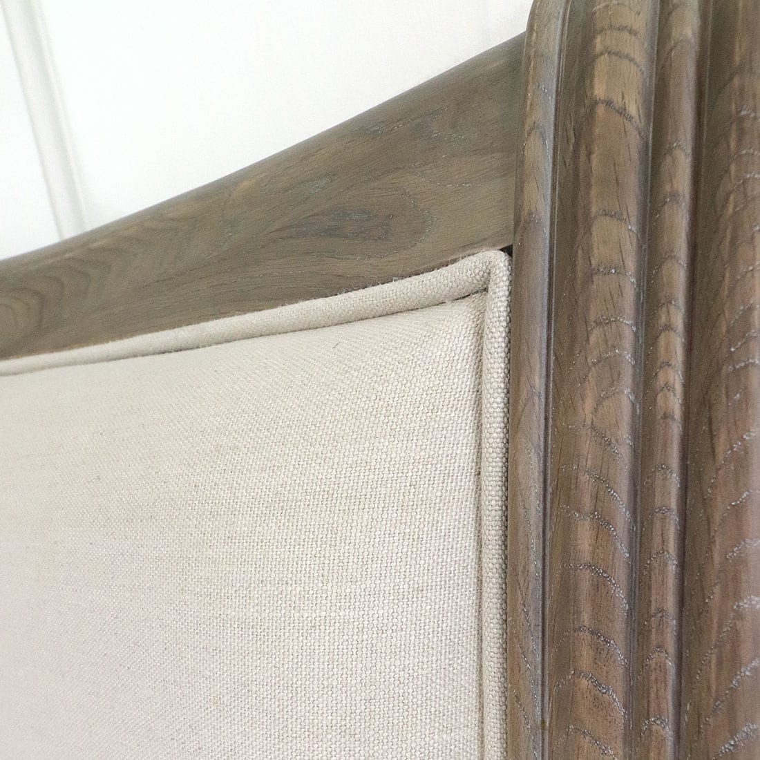 talent design doğal meşe karyola, talent design furniture Fransız luikenz ayaklı yatak, talent design sade döşemeli klasik yatak, talent design ahşap iskeletli başlıklı karyola, talent design furniture zarif çizgili yatak modeli, talent design oymalı etekli meşe yatak, talent design modern klasik yatak tasarımı, talent design furniture vintage görünüm yatak odası mobilyası, talent design pastel tonlarda döşemeli karyola, talent design yatak odası için el işçiliği meşe yatak, talent design furniture estetik ve doğal ahşap yatak, talent design lüks ama sade yatak tasarımı, talent design iç mekan için Fransız stili döşemeli karyola