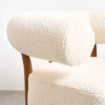 kavisli sırtlı koltuk, yuvarlak hatlı modern koltuk, minimal tasarım koltuk, zarif sırt formu koltuk, iç mekâna uygun sade koltuk, organik formlu salon koltuğu, rahat oturumlu modern koltuk, doğal kumaşlı tasarım koltuk, özel üretim kavisli koltuk, ısmarlama modern koltuk, sipariş üzerine tasarlanan koltuk, özel ölçü salon koltuğu, Talent Design koltuk modeli, çağdaş iç mimari uyumlu koltuk, yumuşak sırt çizgili koltuk, bohem modern koltuk tasarımı, estetik formda konforlu koltuk, mimari hatlara sahip koltuk