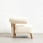 kavisli sırtlı koltuk, yuvarlak hatlı modern koltuk, minimal tasarım koltuk, zarif sırt formu koltuk, iç mekâna uygun sade koltuk, organik formlu salon koltuğu, rahat oturumlu modern koltuk, doğal kumaşlı tasarım koltuk, özel üretim kavisli koltuk, ısmarlama modern koltuk, sipariş üzerine tasarlanan koltuk, özel ölçü salon koltuğu, Talent Design koltuk modeli, çağdaş iç mimari uyumlu koltuk, yumuşak sırt çizgili koltuk, bohem modern koltuk tasarımı, estetik formda konforlu koltuk, mimari hatlara sahip koltuk