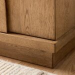 meşe komodin, kare formlu komodin, modern komodin tasarımı, sade çizgili komodin modeli, doğal ahşap komodin, masif meşe komodin, iç mekâna uygun modern komodin, yatak başı dolabı, fonksiyonel komodin tasarımı, kare hatlı komodin, Talent Design komodin, özel üretim meşe komodin, sipariş mobilya üretimi, özel ölçü komodin modeli, ısmarlama tasarım komodin, çağdaş çizgili ahşap komodin, bohem modern komodin, minimal tarz komodin, doğal tonlarda komodin tasarımı