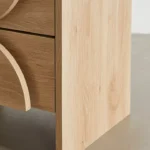 meşe çift çekmeceli komodin, masif meşe komodin, modern ahşap komodin, doğal meşe komodin modeli, minimal komodin tasarımı, fonksiyonel yatak başı dolabı, iç mekâna uygun komodin, şık ve dayanıklı komodin, sade tasarım komodin, çekmeceli meşe gece dolabı, Talent Design komodin, doğal ahşap komodin, özel üretim komodin, özel ölçü komodin modeli, sipariş mobilya üretimi, ısmarlama komodin tasarımı, estetik fonksiyonel komodin, bohem meşe komodin, çağdaş iç mekan komodini