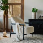 talent design, mella koltuk, siyah lake koltuk, iskelet ahşap koltuk, boucle döşemeli koltuk, iskandinav tarz koltuk, modern iç mekân koltuğu, zarif detaylı koltuk, minimal tasarım koltuk, meşe ahşap koltuk, konforlu oturma koltuğu, salon koltuk önerisi, doğal dokulu koltuk, iç mimari uyumlu koltuk, şık ve sade koltuk modeli