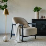 talent design, mella koltuk, siyah lake koltuk, iskelet ahşap koltuk, boucle döşemeli koltuk, iskandinav tarz koltuk, modern iç mekân koltuğu, zarif detaylı koltuk, minimal tasarım koltuk, meşe ahşap koltuk, konforlu oturma koltuğu, salon koltuk önerisi, doğal dokulu koltuk, iç mimari uyumlu koltuk, şık ve sade koltuk modeli