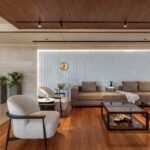 talent design, mella koltuk, siyah lake koltuk, iskelet ahşap koltuk, boucle döşemeli koltuk, iskandinav tarz koltuk, modern iç mekân koltuğu, zarif detaylı koltuk, minimal tasarım koltuk, meşe ahşap koltuk, konforlu oturma koltuğu, salon koltuk önerisi, doğal dokulu koltuk, iç mimari uyumlu koltuk, şık ve sade koltuk modeli