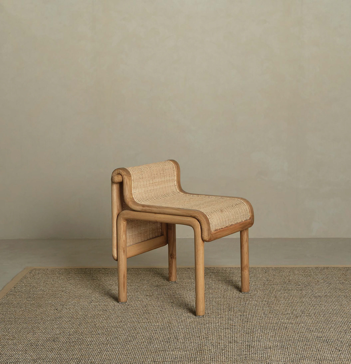 talent design, milen bar sandalyesi, hasır rattan bar sandalyesi, meşe iskeletli sandalye, doğal ahşap bar sandalyesi, el yapımı bar sandalyesi, bohem tarz sandalye, rustik modern bar sandalyesi, iç mekan bar sandalyesi, minimal tasarım sandalye, sürdürülebilir mobilya, bar masası için yüksek sandalye, doğal malzemeli sandalye, zarif ve sade bar sandalyesi, dekoratif rattan sandalye, mutfak adası sandalyesi