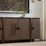 hasır rattan büfe, bombeli kapaklı büfe, modern bohem büfe tasarımı, minimal çizgili büfe, doğal rattan dokulu dolap, iç mekân için dekoratif büfe, organik formlu kapaklı büfe, salon için modern büfe, el yapımı büfe mobilyası, ceviz detaylı büfe, özel üretim tasarım büfe, özel ölçü büfe dolap, sipariş mobilya üretimi, ısmarlama büfe modeli, Talent Design büfe, çağdaş rattan büfe, kıvrımlı kapak detaylı büfe, tasarım mobilya önerisi