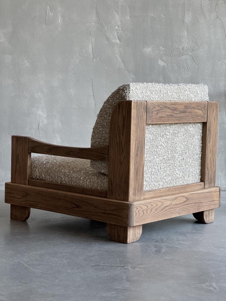 talent design, nola koltuk, antik ceviz koltuk, eski meşe ahşap koltuk, boucle kumaş koltuk, rustik tekli koltuk, minimalist ahşap koltuk, skandinav stil koltuk, el işçiliği masif koltuk, doğal ahşap detaylı koltuk, kalın minderli rahat koltuk, iç mekân bohem koltuk, modern rustik oturma alanı, retro esintili tasarım koltuk, dayanıklı konforlu koltuk