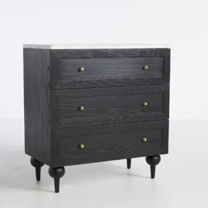 siyah şifonyer, mermer tablalı şifonyer, 3 çekmeceli dolap, minimal şifonyer modeli, top ayaklı şifonyer, modern klasik komodin, lüks görünümlü şifonyer, iç mekan mobilya önerisi, Amerikan lake yüzeyli dolap, sade şifonyer tasarımı, küçük alanlara uygun şifonyer, estetik çekmeceli dolap, retro detaylı saklama ünitesi, zarif depolama mobilyası, modern tasarım şifonyer, koyu renk şifonyer modeli, doğal mermer üst yüzeyli mobilya, ev dekorasyonunda şık şifonyer, Talent Design şifonyer, Norra koleksiyon şifonyer