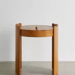 talent design, orka makyaj masası, yuvarlak tasarım masa, aynalı makyaj ünitesi, bohem tarz makyaj masası, kapaklı makyaj masası, ahşap makyaj masası, doğal ceviz görünümlü masa, skandinav stil masa, minimal depolama alanı, iç mekân dekoratif masa, zarif ve eğlenceli makyaj masası, el işçiliği ahşap mobilya, dekoratif kadın masası