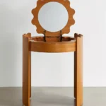 talent design, orka makyaj masası, yuvarlak tasarım masa, aynalı makyaj ünitesi, bohem tarz makyaj masası, kapaklı makyaj masası, ahşap makyaj masası, doğal ceviz görünümlü masa, skandinav stil masa, minimal depolama alanı, iç mekân dekoratif masa, zarif ve eğlenceli makyaj masası, el işçiliği ahşap mobilya, dekoratif kadın masası