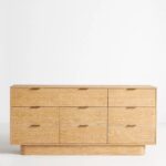 talent design, rila şifonyer, beyaz meşe şifonyer, yuvarlak hatlı baza, masif ceviz şifonyer, 9 çekmeceli şifonyer, minimal depolama ünitesi, doğal ahşap dokulu şifonyer, modern rustik şifonyer, sade tasarım komodin, yatak odası saklama ünitesi, el işçiliği mobilya, masif şifonyer modeli, iç mekân depolama çözümü, skandinav stil ahşap şifonyer