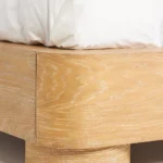 talent design, rila karyola, silindir ayaklı yatak, beyazlatılmış meşe karyola, masif ahşap baza, yuvarlak hatlı başlık, modern doğal yatak, minimal tasarım karyola, rustik modern yatak, sade zarif yatak, masif meşe yatak tasarımı, iç mekân doğal mobilya, el işçiliği yatak, skandinav yatak tasarımı, ahşap detaylı karyola