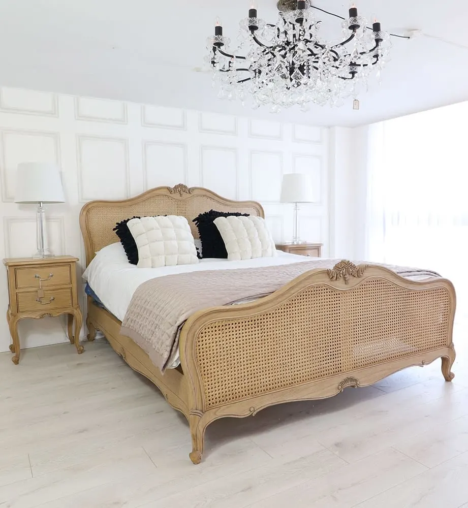 talent design doğal ahşap karyola, talent design furniture Fransız tarz yatak, talent design dumanlı meşe karyola modeli, talent design hasır başlıklı yatak tasarımı, talent design furniture oymalı klasik yatak, talent design şık ve zarif yatak odası mobilyası, talent design vintage detaylı masif karyola, talent design furniture doğal yüzeyli ahşap yatak, talent design patine işlemeli yatak modeli, talent design furniture geleneksel el işçiliği yatak, talent design lüks yatak odası için özel üretim karyola, talent design iç mekan için klasik tarz mobilya, talent design furniture zamansız ahşap karyola tasarımı