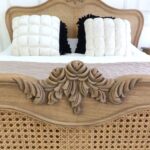 talent design doğal ahşap karyola, talent design furniture Fransız tarz yatak, talent design dumanlı meşe karyola modeli, talent design hasır başlıklı yatak tasarımı, talent design furniture oymalı klasik yatak, talent design şık ve zarif yatak odası mobilyası, talent design vintage detaylı masif karyola, talent design furniture doğal yüzeyli ahşap yatak, talent design patine işlemeli yatak modeli, talent design furniture geleneksel el işçiliği yatak, talent design lüks yatak odası için özel üretim karyola, talent design iç mekan için klasik tarz mobilya, talent design furniture zamansız ahşap karyola tasarımı