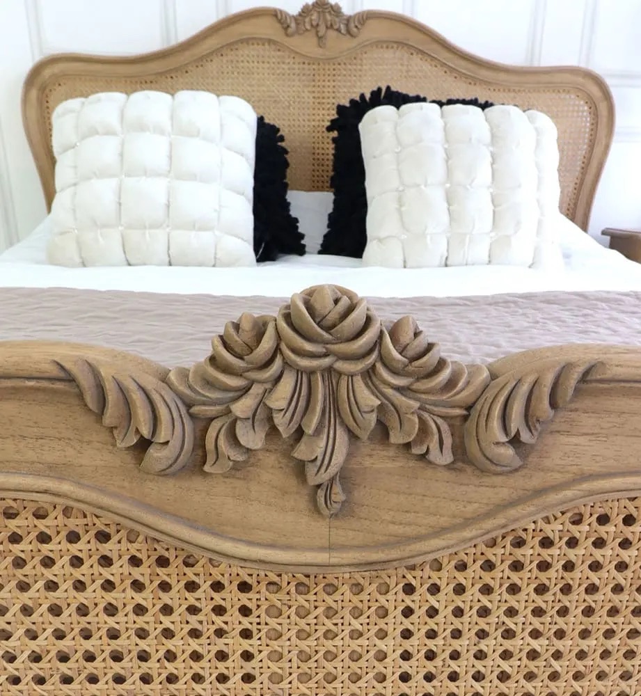 talent design doğal ahşap karyola, talent design furniture Fransız tarz yatak, talent design dumanlı meşe karyola modeli, talent design hasır başlıklı yatak tasarımı, talent design furniture oymalı klasik yatak, talent design şık ve zarif yatak odası mobilyası, talent design vintage detaylı masif karyola, talent design furniture doğal yüzeyli ahşap yatak, talent design patine işlemeli yatak modeli, talent design furniture geleneksel el işçiliği yatak, talent design lüks yatak odası için özel üretim karyola, talent design iç mekan için klasik tarz mobilya, talent design furniture zamansız ahşap karyola tasarımı
