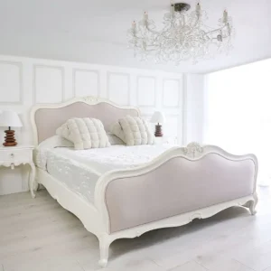 talent design krem lake döşemeli karyola, talent design furniture Fransız esintili yatak modeli, talent design el oymalı döşemeli başlıklı yatak, talent design zarif kıvrımlı klasik karyola, talent design furniture yatak odası için romantik mobilya, talent design pastel tonlarda vintage yatak, talent design beyaz lake ahşap yatak tasarımı, talent design furniture klasik Fransız yatak odası takımı, talent design döşemeli ayak ucu detaylı yatak, talent design gösterişli ama sade yatak tasarımı, talent design furniture el işçiliği krem yatak modeli, talent design iç mekan için lüks klasik yatak, talent design zarif çizgili döşeme detaylı karyola