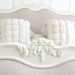 talent design krem lake döşemeli karyola, talent design furniture Fransız esintili yatak modeli, talent design el oymalı döşemeli başlıklı yatak, talent design zarif kıvrımlı klasik karyola, talent design furniture yatak odası için romantik mobilya, talent design pastel tonlarda vintage yatak, talent design beyaz lake ahşap yatak tasarımı, talent design furniture klasik Fransız yatak odası takımı, talent design döşemeli ayak ucu detaylı yatak, talent design gösterişli ama sade yatak tasarımı, talent design furniture el işçiliği krem yatak modeli, talent design iç mekan için lüks klasik yatak, talent design zarif çizgili döşeme detaylı karyola