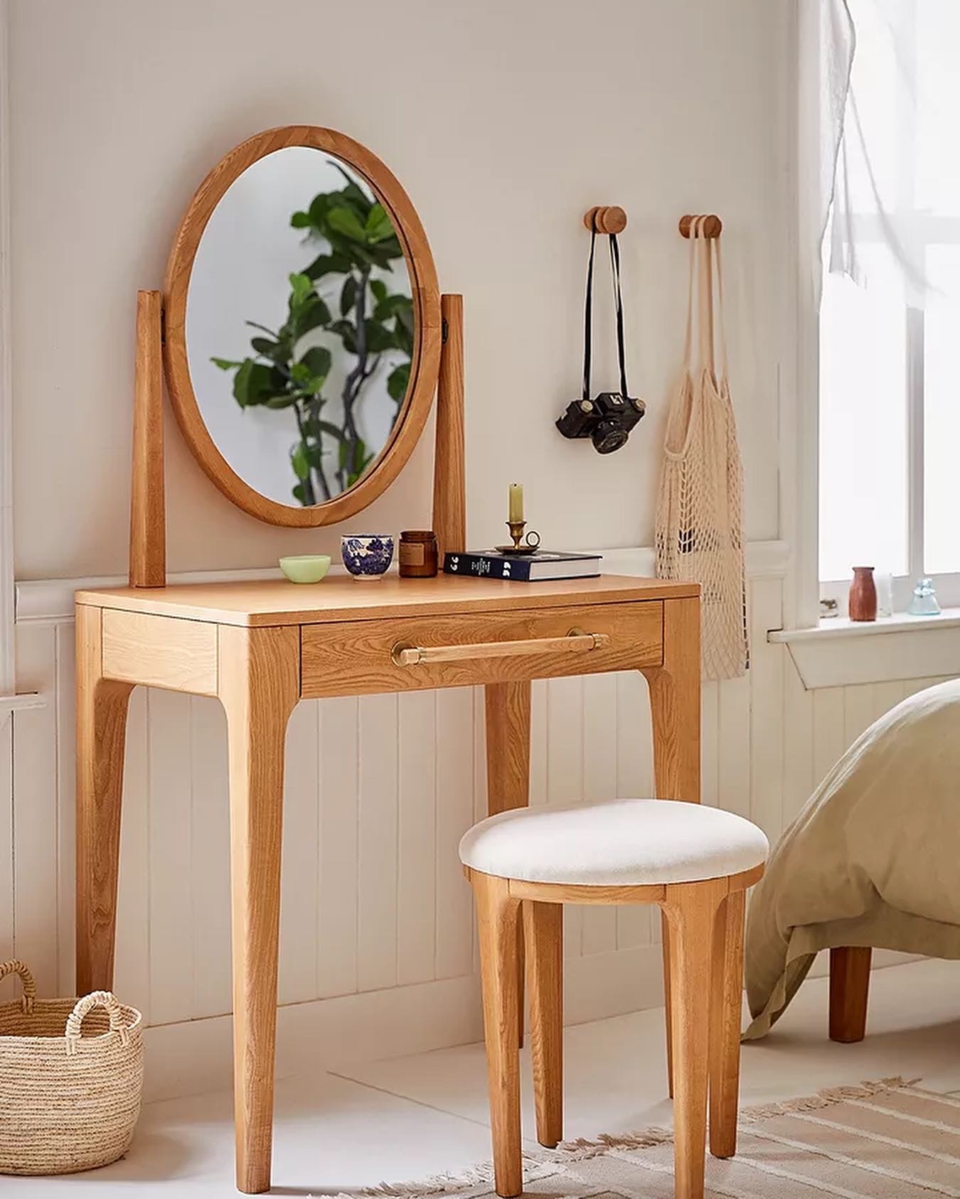 talent design doğal ahşap makyaj masası, talent design furniture İskandinav tarz makyaj masası, talent design modern meşe makyaj masası, talent design elips aynalı masa modeli, talent design furniture altın detaylı makyaj masası, talent design şık ve sade makyaj masası, talent design minimalist ahşap masa, talent design furniture fonksiyonel makyaj masası modelleri, talent design iç mekan dekorasyon masası, talent design furniture doğal meşe mobilya tasarımı, talent design makyaj alanı için dekoratif masa, talent design ev için zarif ahşap masa, talent design furniture modern İskandinav tasarım mobilya