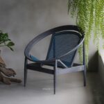 ChatGPT: talent design, tessa koltuk, yuvarlak form koltuk, hasır sırtlı koltuk, rattan sırt detaylı koltuk, masif meşe koltuk, natürel ahşap tasarım, modern rustik koltuk, içbükey sırtlı koltuk, sade minimal çizgiler, el işçiliği ahşap koltuk, doğal doku koltuk, zarif lounge koltuk, iç mekân dekoratif oturma, tasarım berjer koltuk