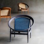 ChatGPT: talent design, tessa koltuk, yuvarlak form koltuk, hasır sırtlı koltuk, rattan sırt detaylı koltuk, masif meşe koltuk, natürel ahşap tasarım, modern rustik koltuk, içbükey sırtlı koltuk, sade minimal çizgiler, el işçiliği ahşap koltuk, doğal doku koltuk, zarif lounge koltuk, iç mekân dekoratif oturma, tasarım berjer koltuk
