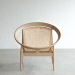 ChatGPT: talent design, tessa koltuk, yuvarlak form koltuk, hasır sırtlı koltuk, rattan sırt detaylı koltuk, masif meşe koltuk, natürel ahşap tasarım, modern rustik koltuk, içbükey sırtlı koltuk, sade minimal çizgiler, el işçiliği ahşap koltuk, doğal doku koltuk, zarif lounge koltuk, iç mekân dekoratif oturma, tasarım berjer koltuk