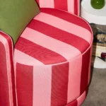 talent design, çizgili döşeme modern koltuk, renk bloklu berjer tasarımı, pembe kırmızı berjer koltuk modeli, yuvarlak hatlı salon koltuğu, iç mekanda renkli dokunuş koltuk, keten kumaş döşemeli tekli koltuk, döner tabanlı rahat koltuk önerisi, çağdaş tasarımda renkli berjer, genç ve enerjik iç mekan mobilyası, modern formda berjer koltuk, farklı kumaş desenli koltuk tasarımı, oturma alanı için dekoratif koltuk seçimi