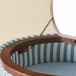 özel üretim makyaj masası, özel ölçü mobilya, sipariş mobilya, ısmarlama makyaj masası, yuvarlak aynalı makyaj masası, çizgili kumaş kaplama mobilya, coastal chic makyaj masası, minimal tasarım mobilya, modern makyaj masası, el işçiliği makyaj mobilyası, retro makyaj masası, lüks makyaj köşesi, Soho Home makyaj masası, Soho House interior, Urban Outfitters home tarzı makyaj masası, Anthropologie home mobilya, Zara Home makyaj masası, Zara Home mobilya