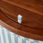 özel üretim makyaj masası, özel ölçü mobilya, sipariş mobilya, ısmarlama makyaj masası, yuvarlak aynalı makyaj masası, çizgili kumaş kaplama mobilya, coastal chic makyaj masası, minimal tasarım mobilya, modern makyaj masası, el işçiliği makyaj mobilyası, retro makyaj masası, lüks makyaj köşesi, Soho Home makyaj masası, Soho House interior, Urban Outfitters home tarzı makyaj masası, Anthropologie home mobilya, Zara Home makyaj masası, Zara Home mobilya