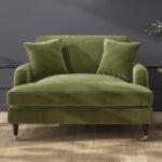 talent design, turuncu kadife love seat koltuk, İngiliz tarzı tekli koltuk, torna ayaklı rahat koltuk, klasik modern karışımı koltuk modeli, geniş oturumlu tek kişilik koltuk, şık ve çarpıcı salon koltuğu, kadife döşemeli lüks koltuk, oturma odası için vintage koltuk, tekerlekli klasik koltuk ayakları, koyu renk duvar uyumlu koltuk tasarımı, iç mekan için konforlu koltuk önerisi, retro görünümlü tekli koltuk