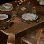 talent design, yona yemek masası, masif meşe masa, minimal ahşap masa, doğal meşe yemek masası, modern bohem masa, tasarım masa ayakları, özgün yemek masası, el işçiliği masif masa, yuvarlatılmış köşe masa, geniş aile masası, iç mekân ahşap masa, rustik modern masa, sade zarif masa, estetik yemek masası