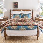 talent design, miral karyola, masif meşe karyola, ceviz cilalı yatak, torna ayaklı karyola, klasik çizgili karyola, bohem tarz karyola, doğal ahşap yatak, rustik yatak tasarımı, yatak odası mobilyası, country stil karyola, yüksek ayaklı yatak, geleneksel mobilya tarzı, sade ve şık karyola, iç mekan doğal yatak, el işçiliği ahşap karyola, klasik başlıklı yatak, meşe ağacı karyola