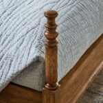 talent design, miral karyola, masif meşe karyola, ceviz cilalı yatak, torna ayaklı karyola, klasik çizgili karyola, bohem tarz karyola, doğal ahşap yatak, rustik yatak tasarımı, yatak odası mobilyası, country stil karyola, yüksek ayaklı yatak, geleneksel mobilya tarzı, sade ve şık karyola, iç mekan doğal yatak, el işçiliği ahşap karyola, klasik başlıklı yatak, meşe ağacı karyola