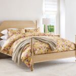 talent design, miral karyola, masif meşe karyola, ceviz cilalı yatak, torna ayaklı karyola, klasik çizgili karyola, bohem tarz karyola, doğal ahşap yatak, rustik yatak tasarımı, yatak odası mobilyası, country stil karyola, yüksek ayaklı yatak, geleneksel mobilya tarzı, sade ve şık karyola, iç mekan doğal yatak, el işçiliği ahşap karyola, klasik başlıklı yatak, meşe ağacı karyola