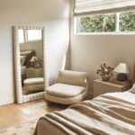 özel üretim koltuk, özel ölçü mobilya, sipariş mobilya, ısmarlama koltuk, minimal tasarım koltuk, modern kolsuz koltuk, masif ahşap ayaklı koltuk, lüks oturma mobilyası, retro chic koltuk, el işçiliği döşeme koltuk, doğal keten koltuk, salon için modern koltuk, Soho Home koltuk, Soho House interior, Urban Outfitters home tarzı koltuk, Anthropologie home mobilya, Zara Home koltuk, low lounge chair, organik form koltuk
