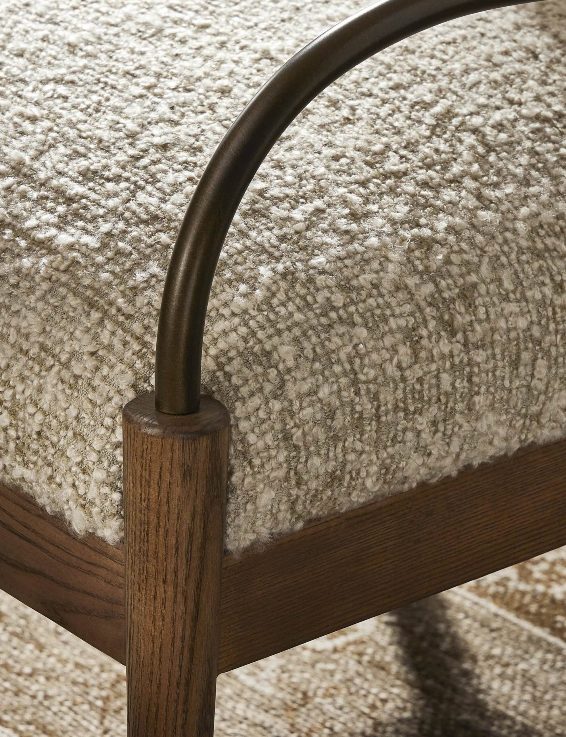 talent design, brona koltuk, yuvarlak sırt formu koltuk, metal detaylı koltuk, ahşap sırt kollu koltuk, tasarım koltuk, modern endüstriyel koltuk, doğal ahşap ve metal koltuk, rustik modern koltuk, kafe koltuğu, restoran koltuğu, yemek masası koltuğu, rahat oturumlu sandalye, şık yemek koltuğu, özel tasarım oturma koltuğu, iç mekan tasarım koltuğu